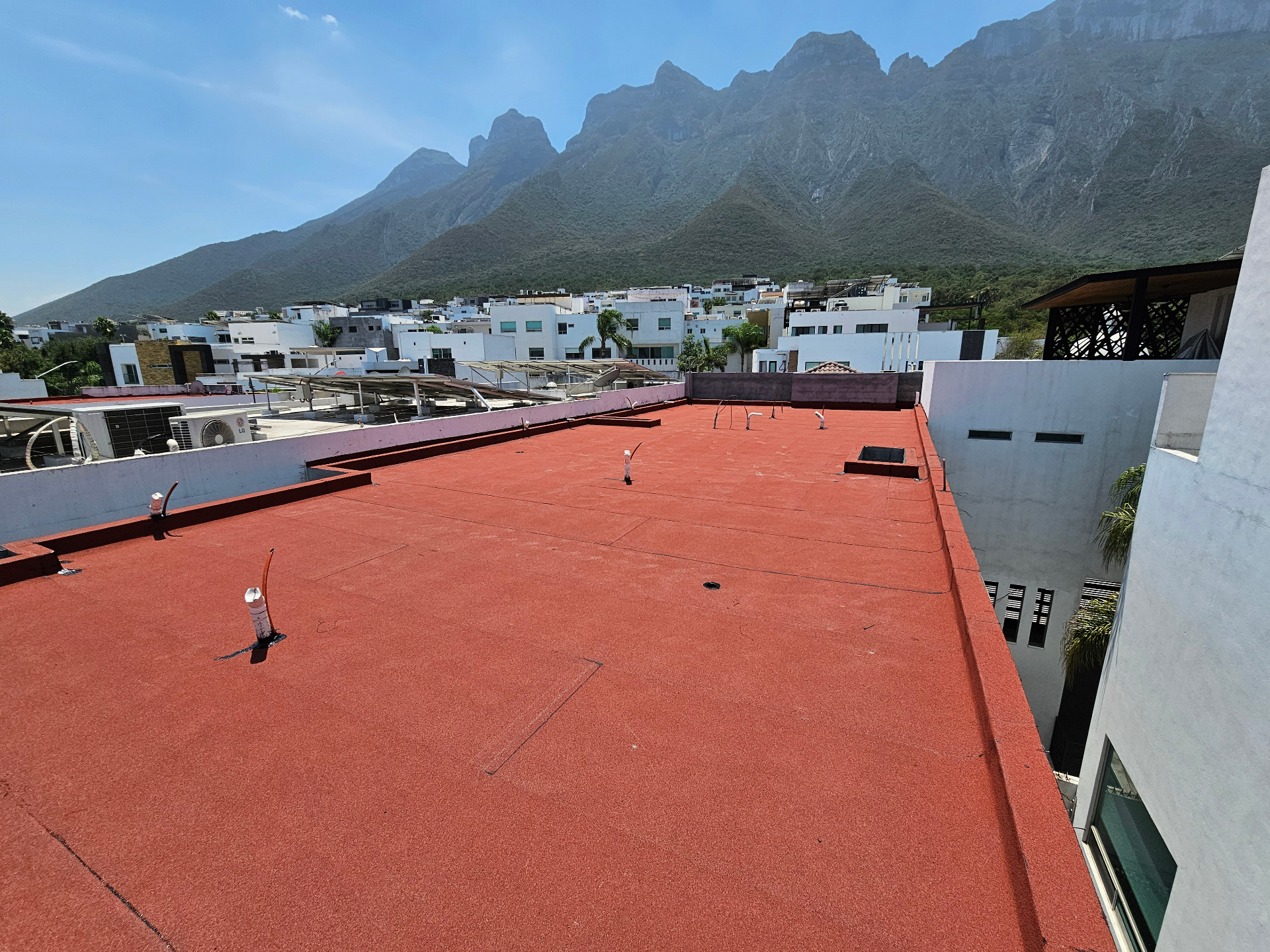 Azotea residencial impermeabilizada por Impermeabilizaciones Mendez en Monterrey